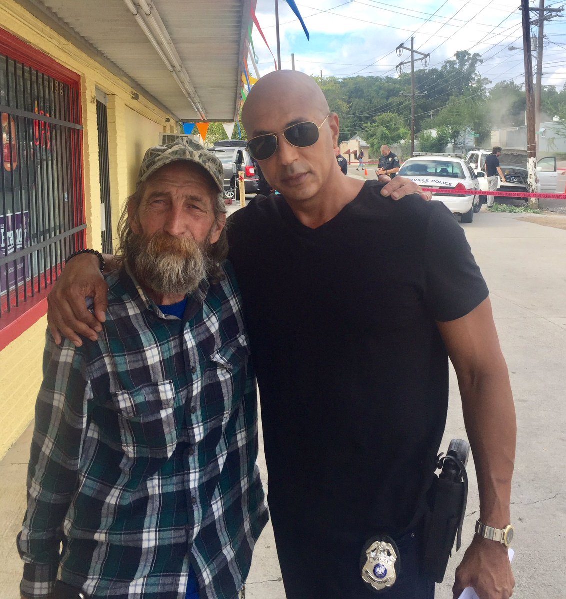 JohnNicholson71's tweet photo. Photos with locals from today's location.
#MurderChoseMe
#MCMSeason2
#IDaddict
#starcasm
@rdemery @Jupiter_Ent https://t.co/BmNrJFKBXS