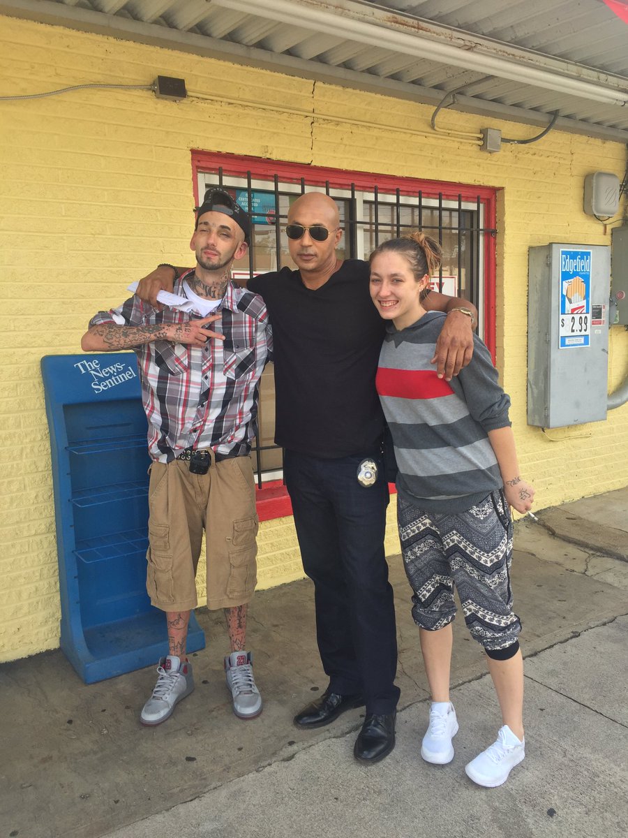JohnNicholson71's tweet photo. Photos with locals from today's location.
#MurderChoseMe
#MCMSeason2
#IDaddict
#starcasm
@rdemery @Jupiter_Ent https://t.co/BmNrJFKBXS