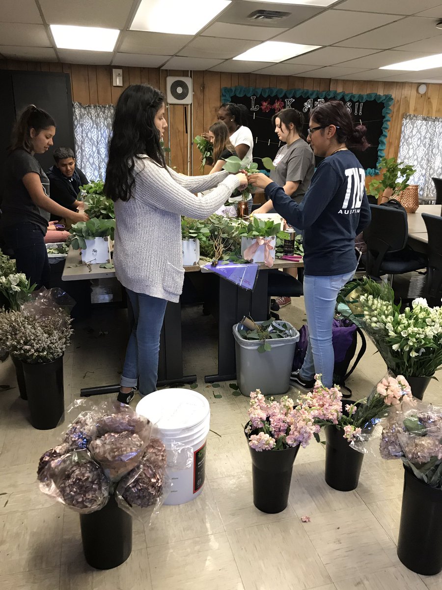 Mrs_Lockwood_Urea tweet media