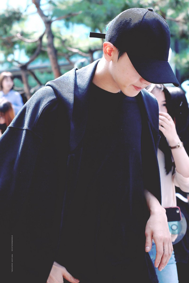 kaichickenn's tweet photo. more chanyeol https://t.co/z6h2rwVVHX