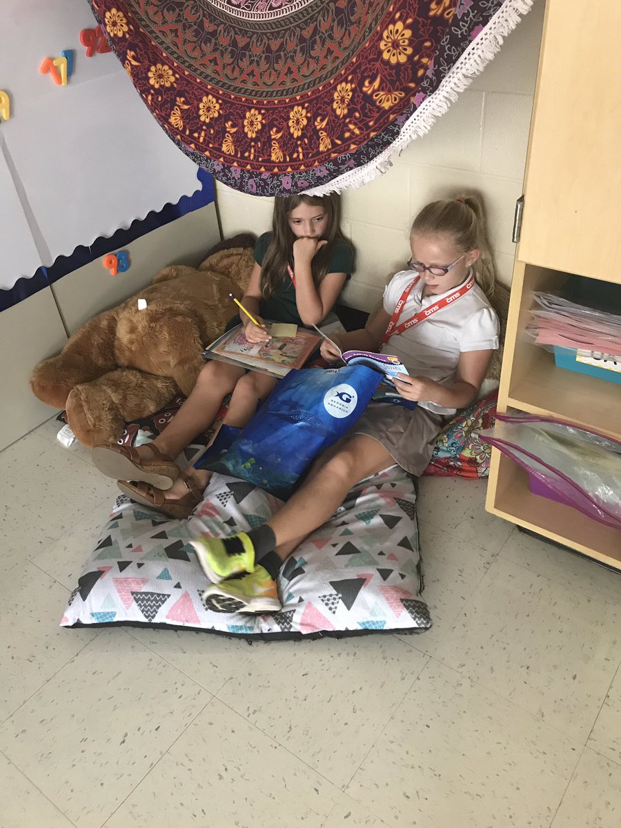 MrsSierraFlores's tweet photo. Reader's Workshop in full effect! So proud of my babies for being such independent, driven learners. #cms #desklesstribe #Daily5 #Literacy https://t.co/YUjWqGIKbt