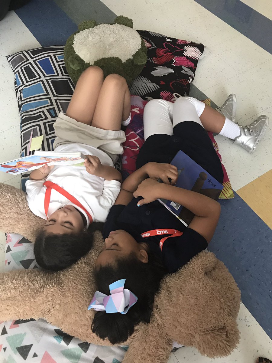 MrsSierraFlores's tweet photo. Reader's Workshop in full effect! So proud of my babies for being such independent, driven learners. #cms #desklesstribe #Daily5 #Literacy https://t.co/YUjWqGIKbt