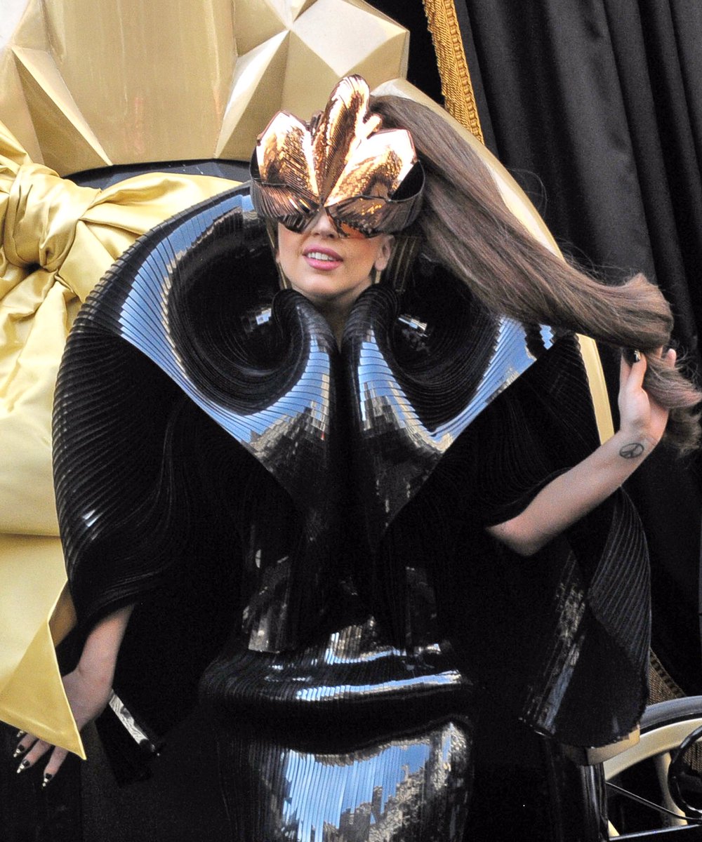 Gagathrowbacks's tweet photo. Lady Gaga arriving at Macy's FAME launch in NYC (Sept. 14) 2012 #Throwback https://t.co/v7fjhg9PU5