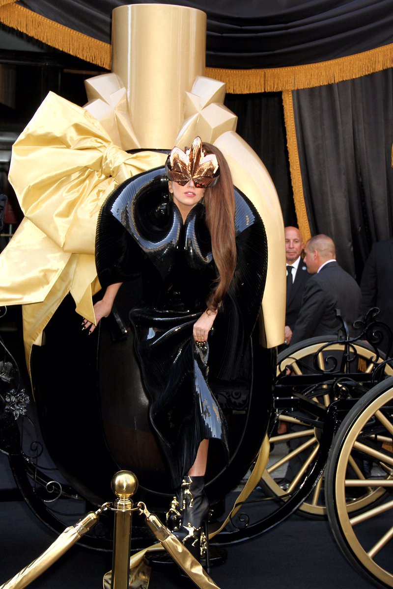 Gagathrowbacks's tweet photo. Lady Gaga arriving at Macy's FAME launch in NYC (Sept. 14) 2012 #Throwback https://t.co/v7fjhg9PU5