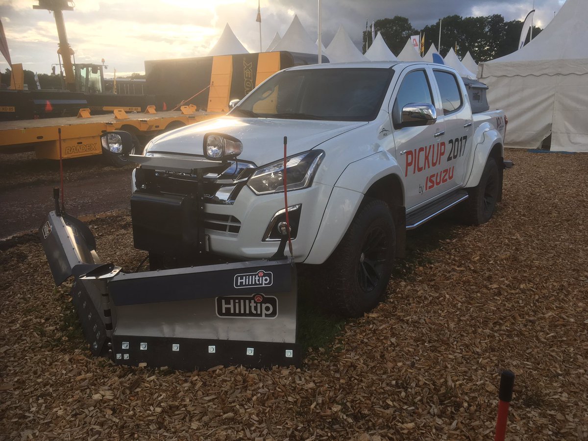 Hilltip_tweet's tweet photo. Successfull start of the #Entreprenadlive show in south Sweden #snowplows #snöplog #saltspreader #spreader #saltspridare #pickup #kubota https://t.co/SKb59JlCE5
