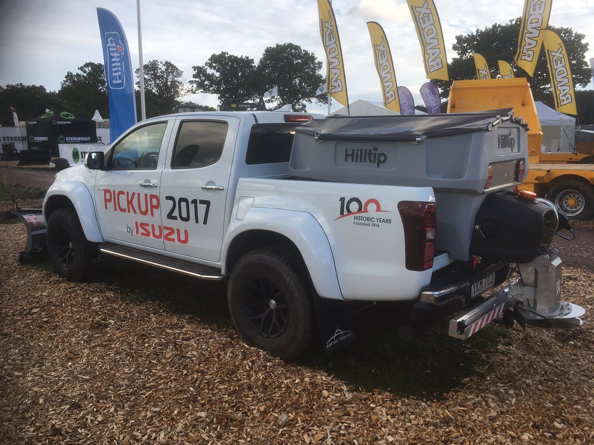 Hilltip_tweet's tweet photo. Successfull start of the #Entreprenadlive show in south Sweden #snowplows #snöplog #saltspreader #spreader #saltspridare #pickup #kubota https://t.co/SKb59JlCE5