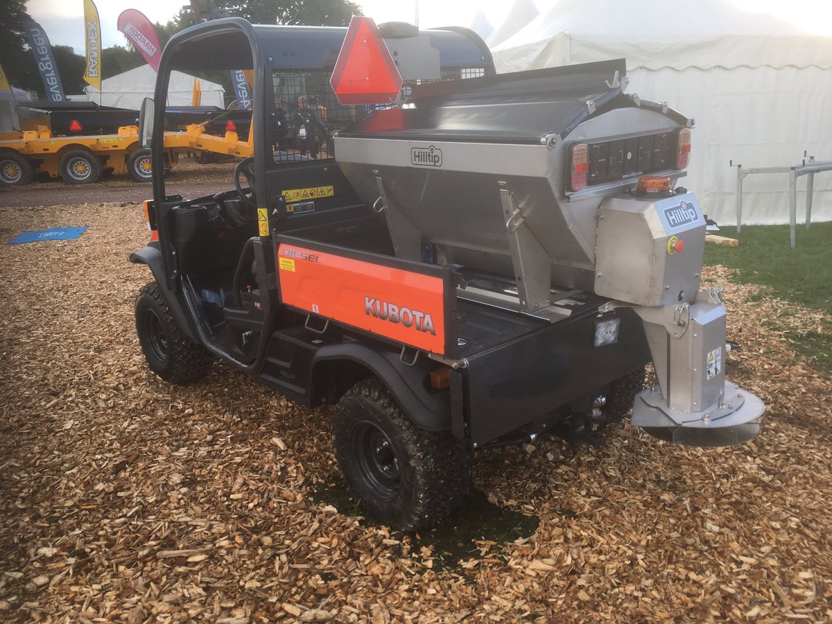 Hilltip_tweet's tweet photo. Successfull start of the #Entreprenadlive show in south Sweden #snowplows #snöplog #saltspreader #spreader #saltspridare #pickup #kubota https://t.co/SKb59JlCE5