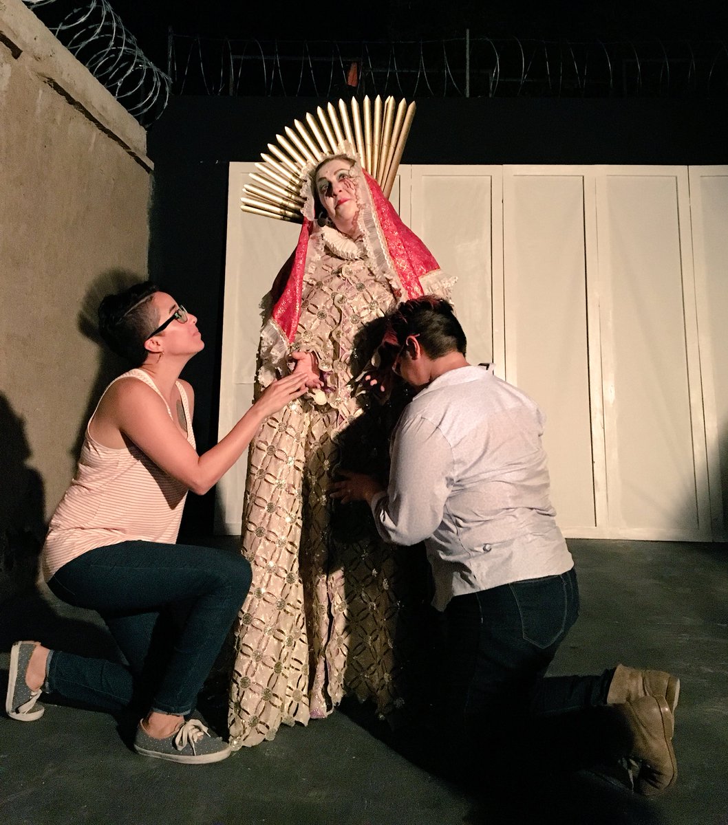 YihanEnriquezR's tweet photo. Pues aquí pidiéndole el milagrito a Santa Rita 🙏🏻🏳️‍🌈 #VariopintaFest2017 https://t.co/7c52D6X0Ik