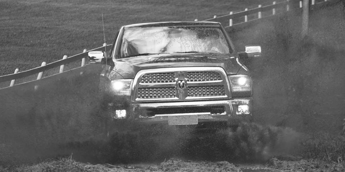 RAMdoBrasil's tweet image. A #RAM2500 é robusta em todos os sentidos: no visual e nos 330 cv de potência, para você vencer todos os terrenos e superar qualquer limite.