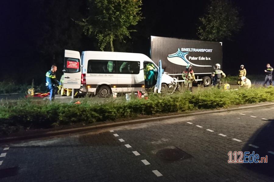 🚨 Taxibus Valleihopper knalt op stilstaande aanhanger 112.press/Pn3MVd #Ede #112Nieuws https://t.co/Dcxl3qWYv8
