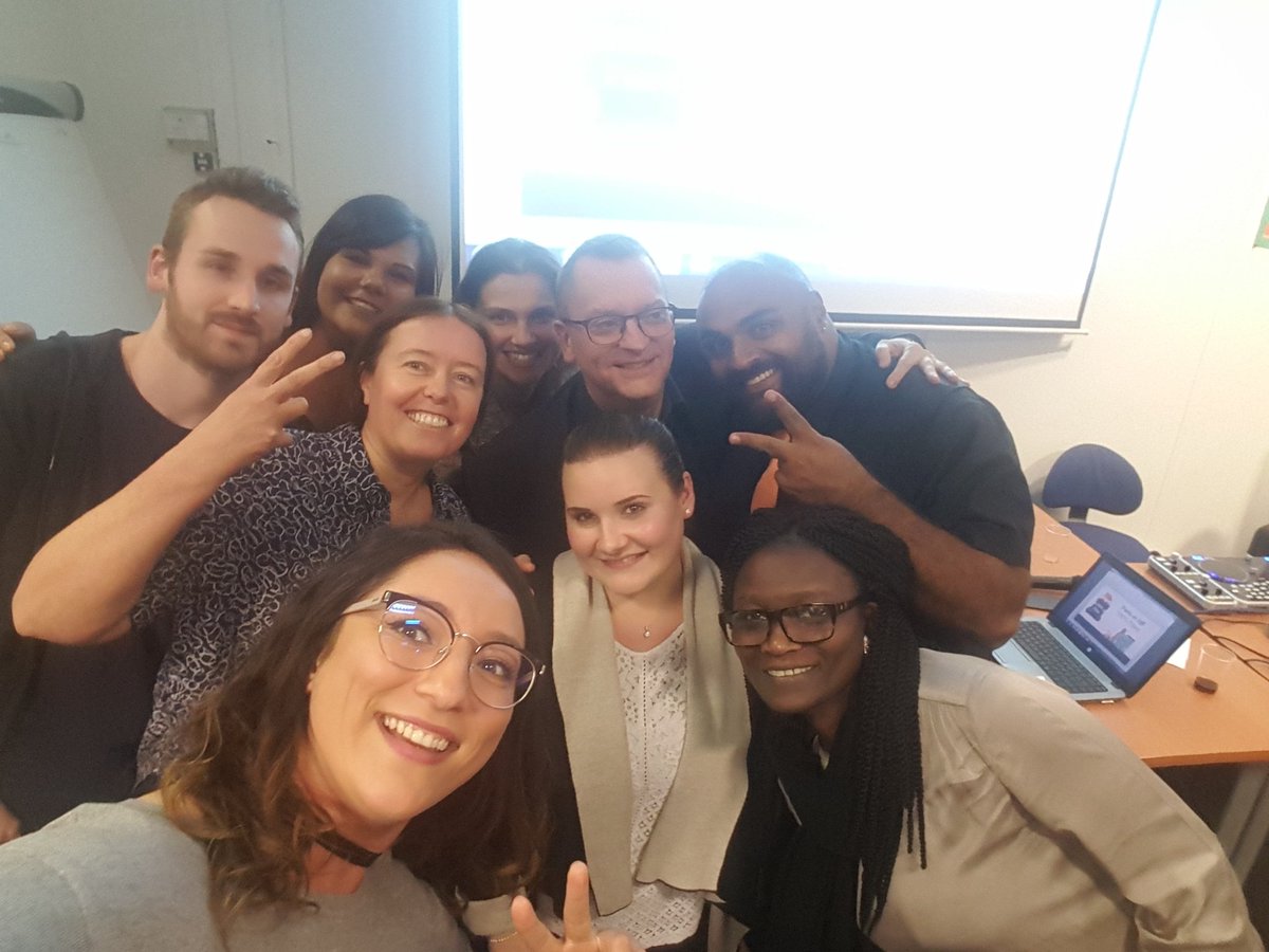 Samelh1's tweet photo. Merci la team pour cet afterwork plazza 100%fibre tjrs un plaisir de se revoir et d'avoir des cadeaux 🤗🤗🤗 #dreamteamauRdv #bienetreautravail https://t.co/HIMEjIA1y4