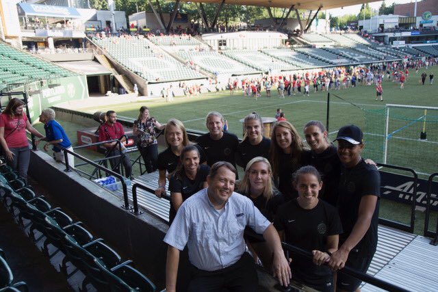 bondaruk's tweet photo. Lucky day!!! Hanging with my favs @ALLIE_LONG @TobinHeath #BAONPDX #RCTID https://t.co/diCGFIHQm1