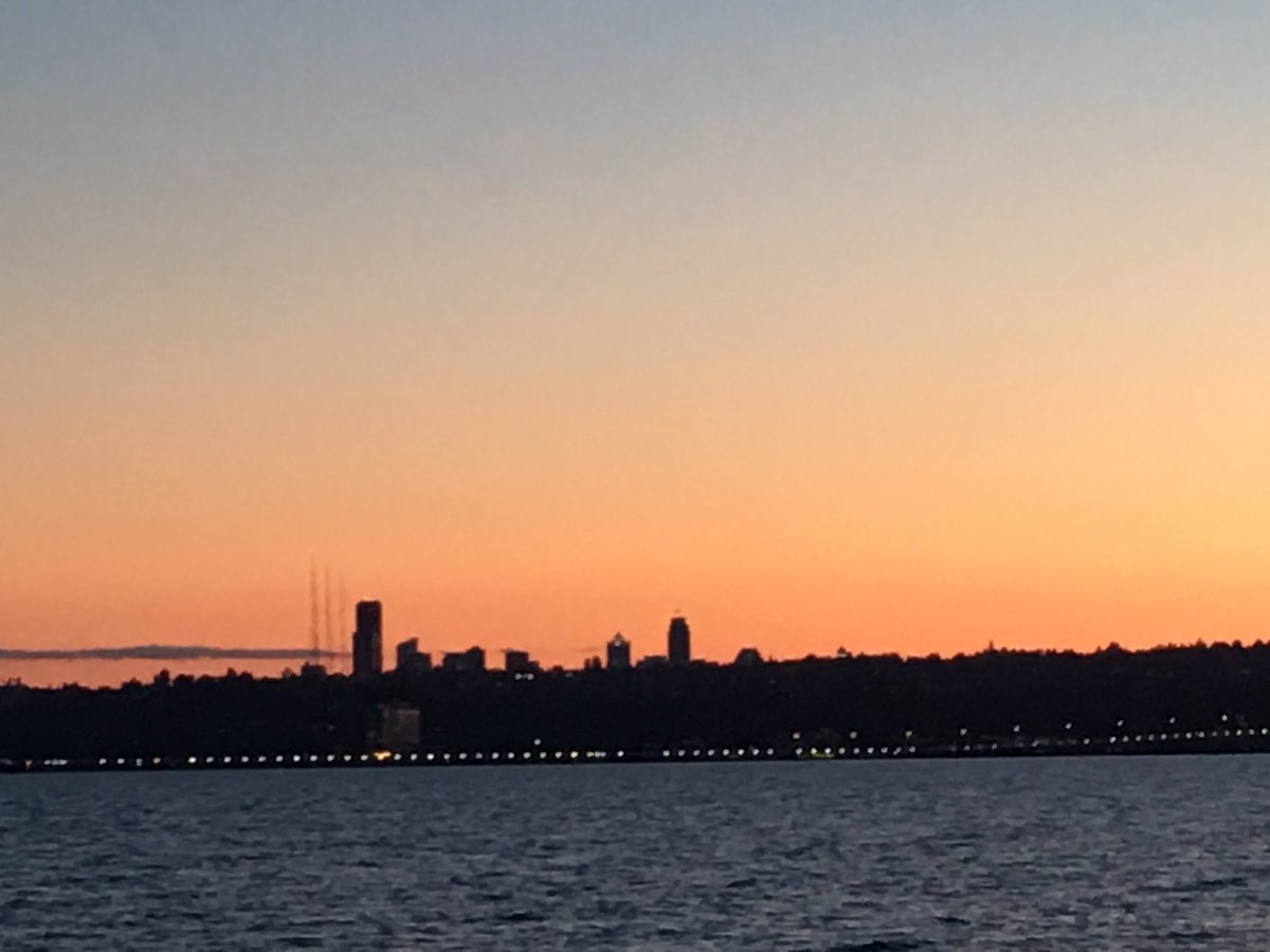 AliceLJolla's tweet photo. #LateSummerSunsetLakeWashington https://t.co/4CsXt0pOfK