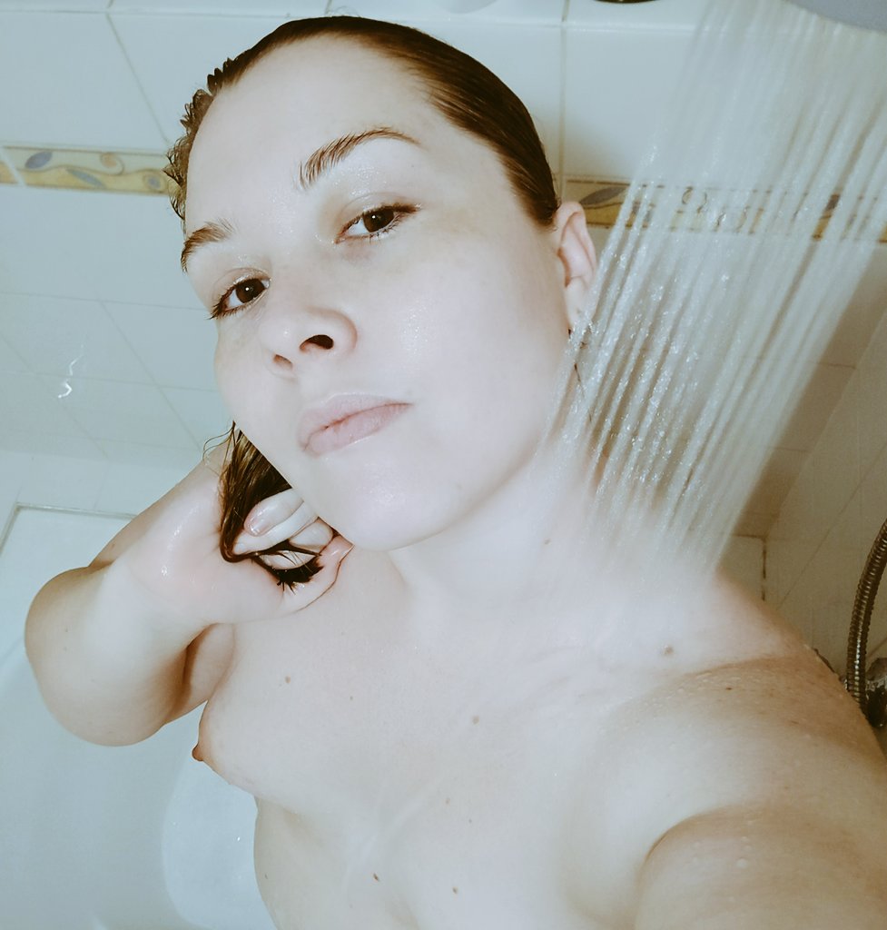 #justbecause #nsfw #browneyedgirl #showersnaps #wet #bbw #nakedgirlsonsnap