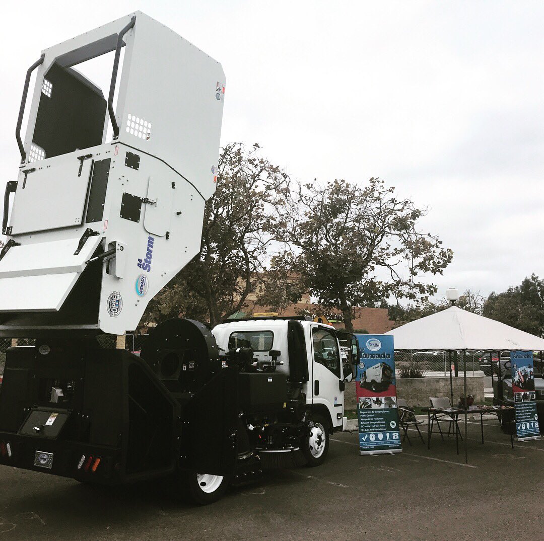 TheSweeperShop's tweet image. MSA Santa Maria Show 
#msa #schwarze #sweeper #sweepershop #streetsweeper #regensweeper #schwarzea4storm #bestsweeper