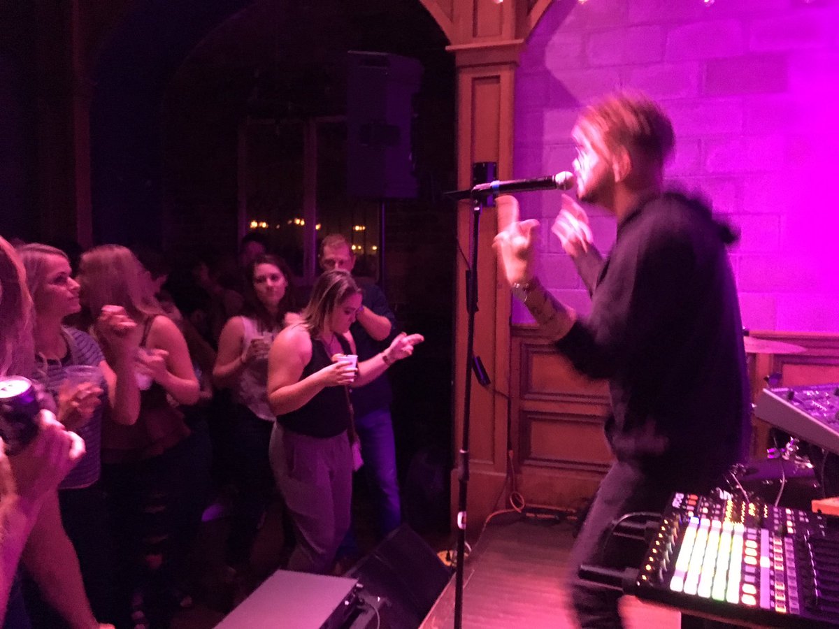 JohnnyNovak's tweet image. Virginia To Vegas on stage at @FishbonesBar killin' it!