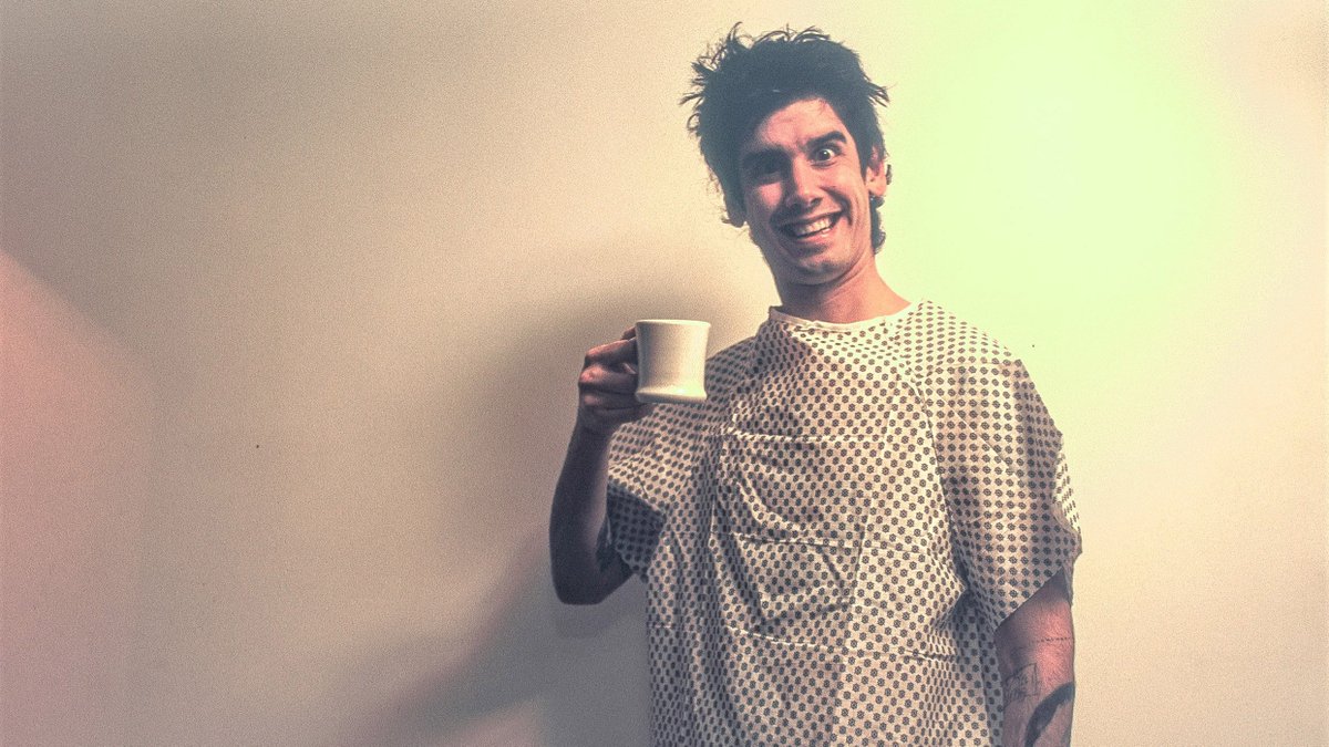 PREMIERE: Tall Juan goes the distance in handpainted “Cuida Coches” video | bit.ly/2h6m5LI