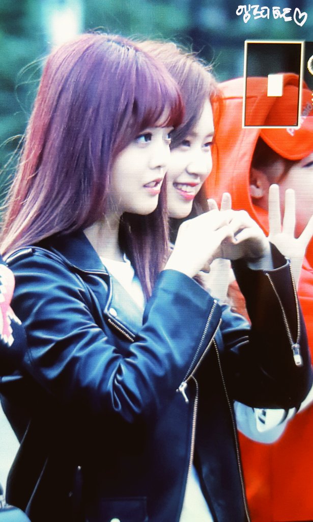 19970420_com's tweet photo. 170915 뮤직뱅크 출근 프리뷰
😚😚😚
#위키미키 #WekiMeki #지수연 #수연 #JiSuyeon #Suyeon https://t.co/LIXz3sWYyI