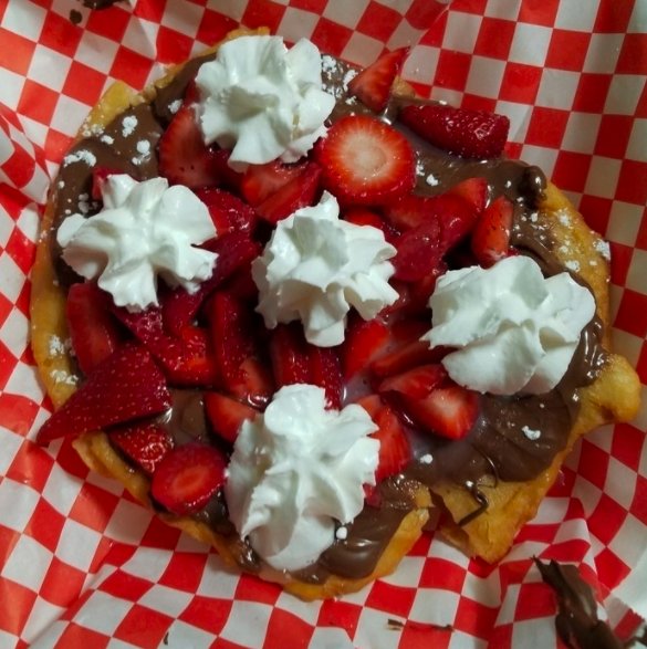 Satisfy your sweet tooth tonight at OTG Sac Zoo with the Strawberry Nutella Langos from @whoishungryfoodtruck 😍