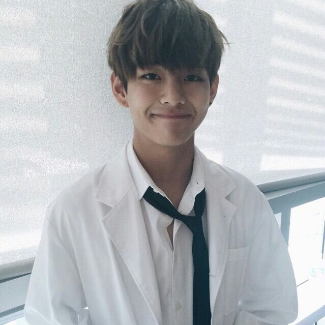 yoongicats's tweet photo. freshman vs. senior year https://t.co/IqMZ3o1JVI