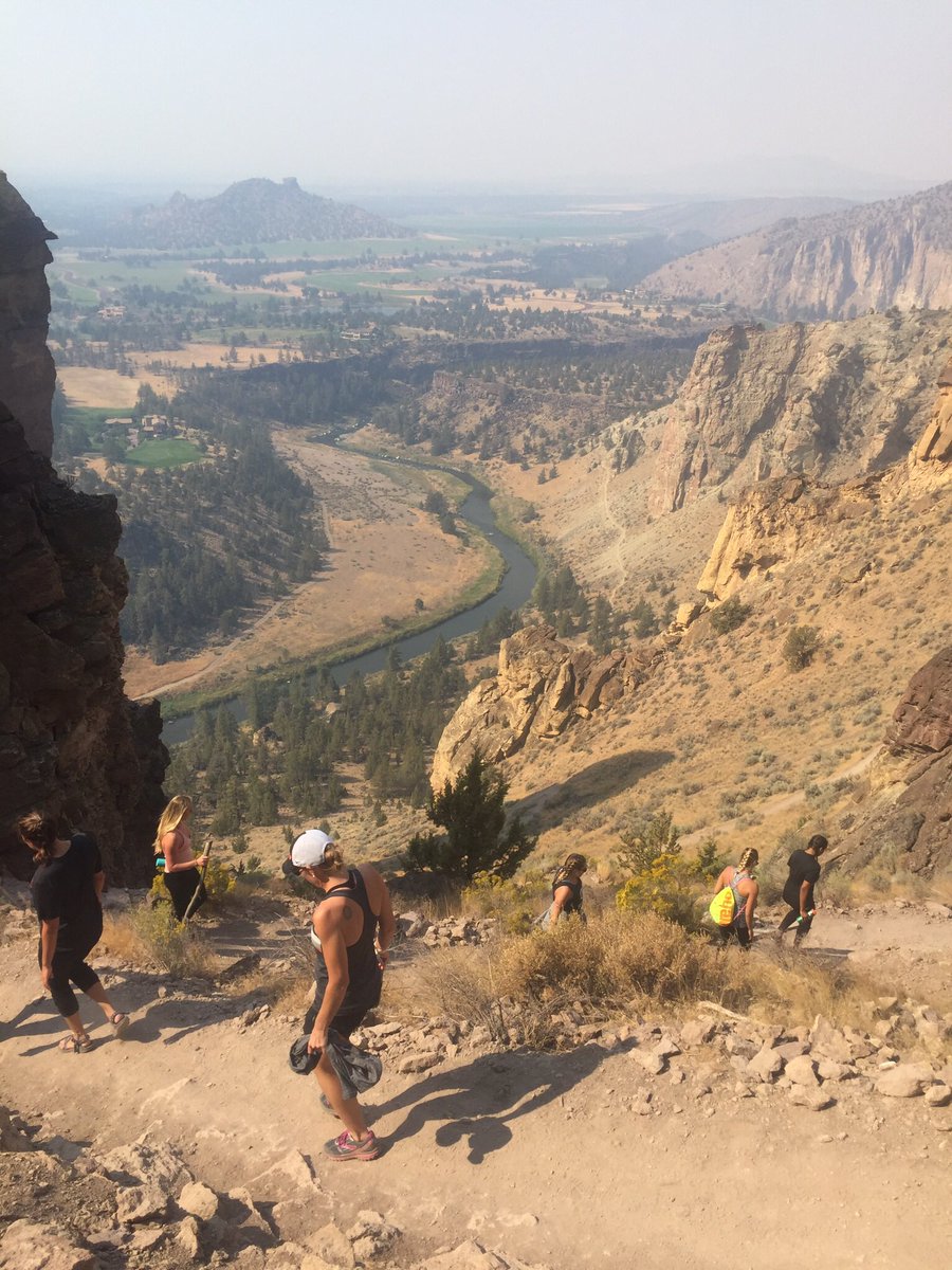 BeaverSwim's tweet photo. @BeaverMGolf made it look so nice we had to check it our for ourselves! It's so much better in person 😍 #BeavsInBend https://t.co/j1HAN5FxTQ