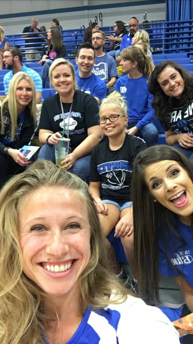 senoritaklaus's tweet photo. YEAH girls!!! Go Big Blue!!! 💙 #TeacherAppreciation #BrunswickPRIDE https://t.co/tYQpTYa2I6