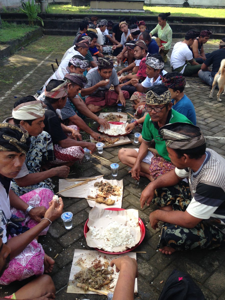 tqila13's tweet photo. Tradisi Megibung - Banjar Karangsari, Melaya, Negara
https://t.co/dJZSbc7P7L
#BaliTradition #Karangasem #Karangsari #Megibung #Megibungan https://t.co/3mENUgbfWJ