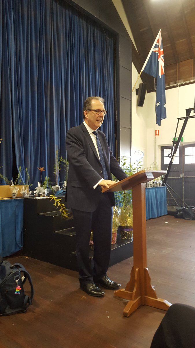 KTKaus's tweet image. Great to @AlisterHenskens  launch #KTKWeek2017 at Wahroonga Prep School. Thanks to @SydneyAirport and @Qantas for supporting!