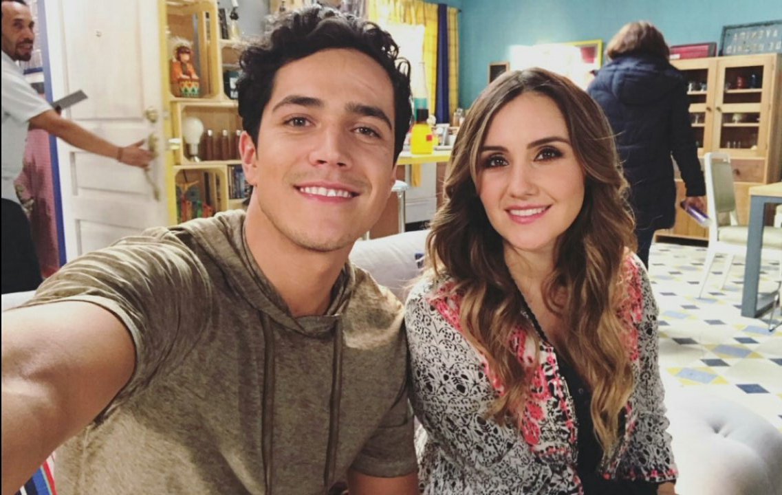 dmesarasst's tweet photo. #NuevaFoto 📷 - @DulceMaria con @_MarioMoran en las grabaciónes de #MuyPadres 🎬📺
📷 vía - IG de Mario✨
Estreno - Este lunes a las 8pm !📺 https://t.co/jNiYA84e5F