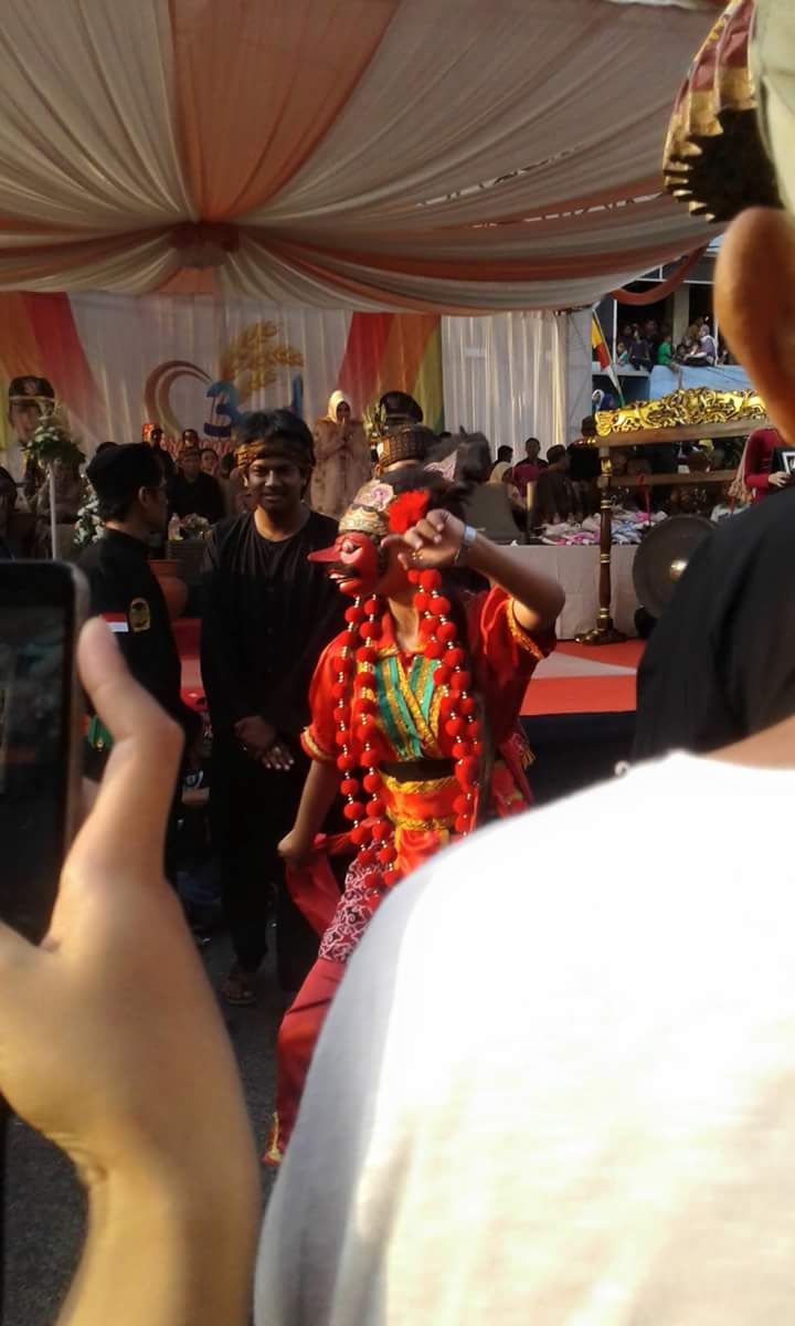 Masih karaos suasana milad Kota Karawang , hayu silih rojong supados budaya di Karawang hnte punah ku zaman. sabab budaya mangrupi identitas