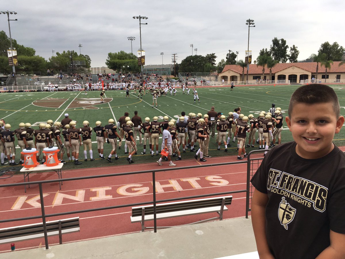 kevindanni10's tweet photo. Go Knights! @SFGoldenKnights vs @LaSernaHS Frosh game #FriedmanField SF 26 La Serna 21 Halftime https://t.co/qvc7rJX02Z
