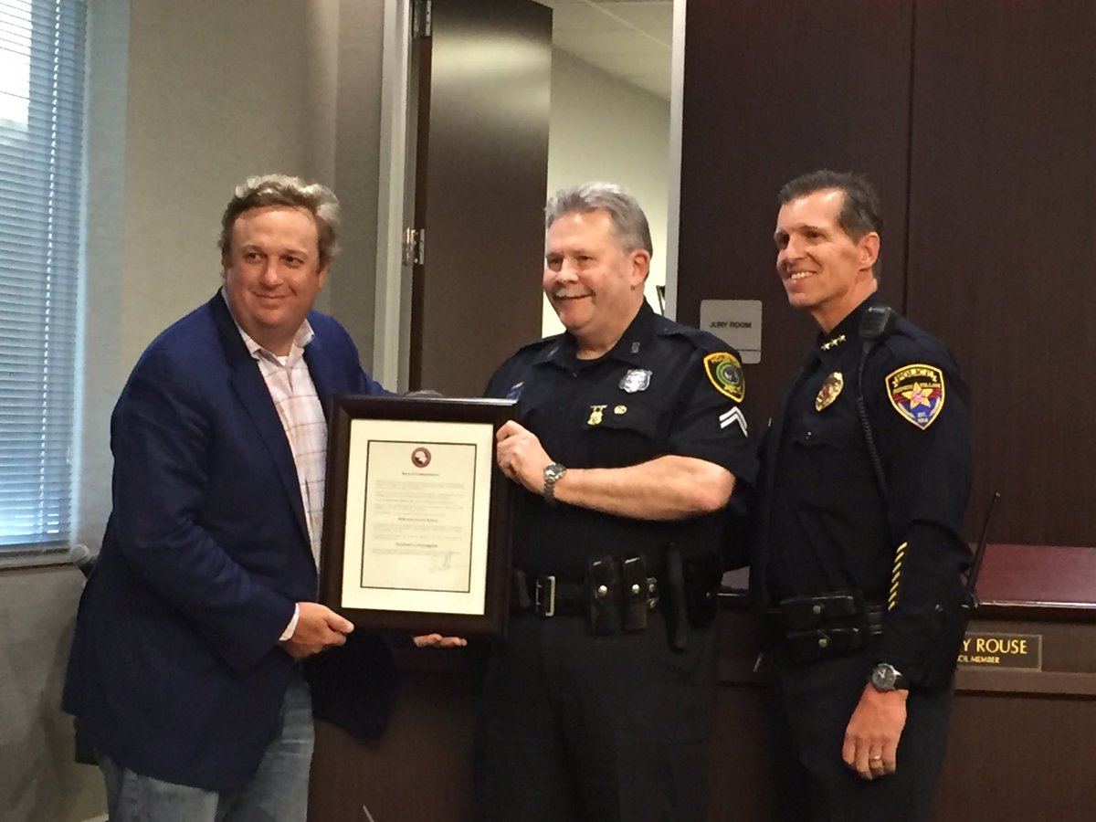 ArtAcevedo's tweet photo. Detective Fil Waters was just honored by Mayor & Chief of Police of Hedwig Village for assisting them in solving a June 2017 capital murder. https://t.co/WIz35oIrfL