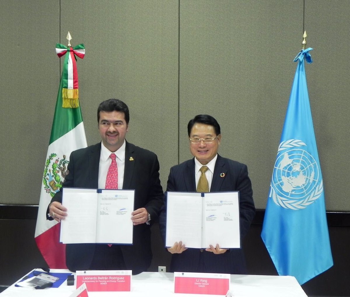 IEnergyMagazine's tweet photo. #DEMEX2017 | #ONUDI y @SENER_mx fortalecen la cooperación en materia de energía sustentable
https://t.co/oKCrHLjpG9 https://t.co/Ba1kdQUfhv