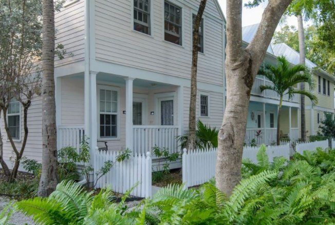 MyBreakAwayVR's tweet photo. This #KeyWestVacationRental is located in #TrumanAnnex, one of the best areas in Keywest! Book today>>https://t.co/bgjEoA0xPH https://t.co/F9fhxhHHUx