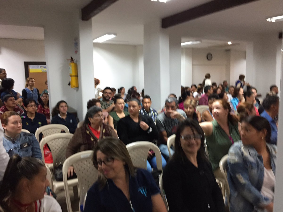 MinutodeDiosMed's tweet photo. Inicia la Escuela de Padres En Medellín regalo de #ElPanelEmd https://t.co/H28My3TE6K