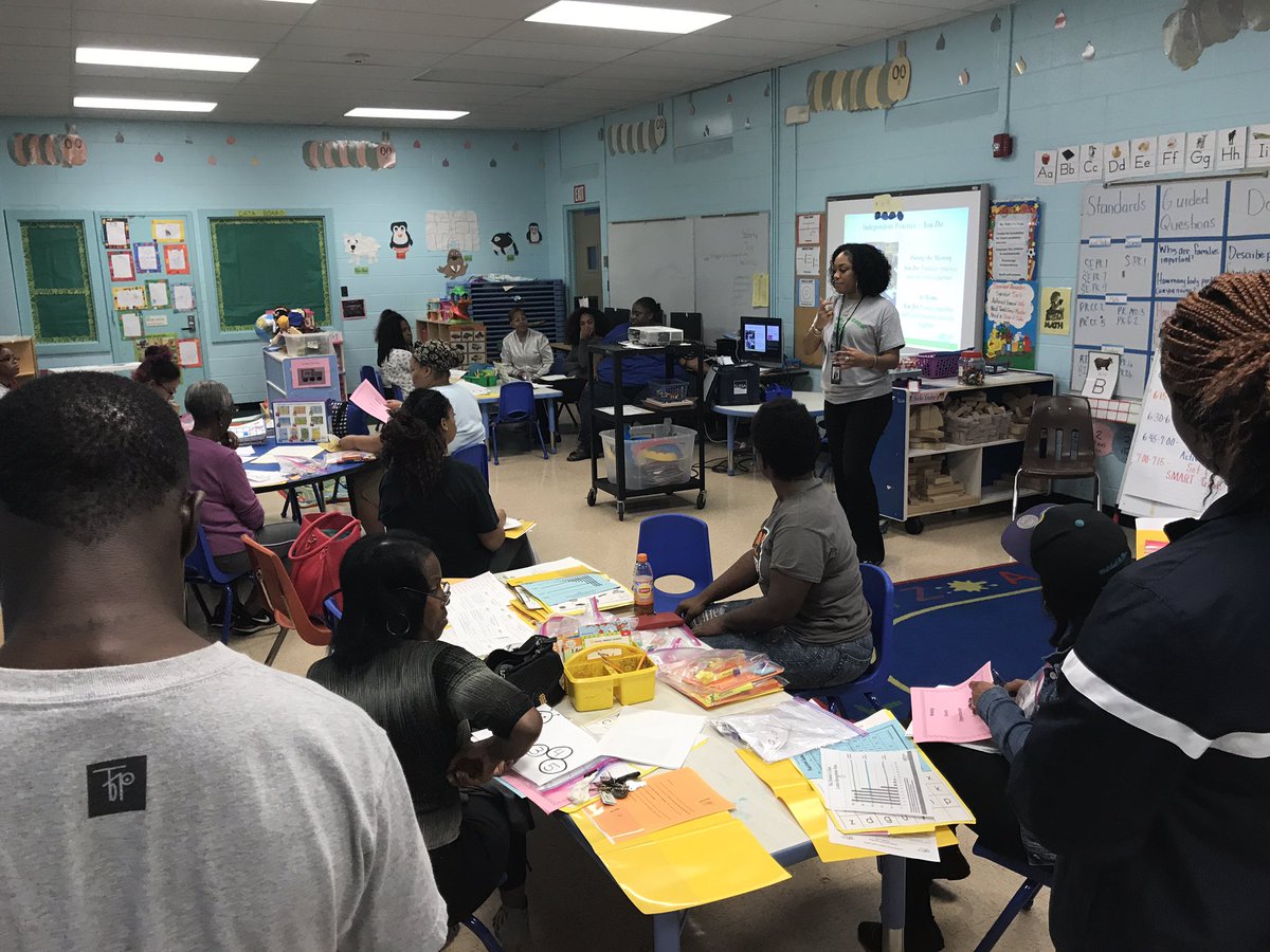 DunbarES's tweet photo. Our parents engaged in their scholar's learning at our first #APTT night! #PresentParents @DunbarES @SCSK12Unified https://t.co/gQ4qdExHFx