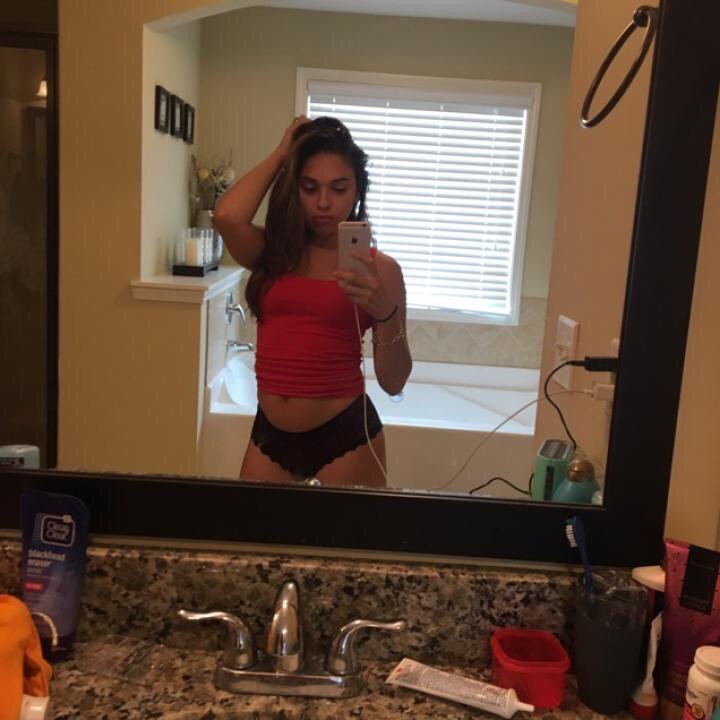 dbz_queen's tweet photo. 🙌 YASSS It's time for #liveme's show 💋Carina💋 : https://t.co/6GvzWY9Xdu https://t.co/9SYckuAqpM