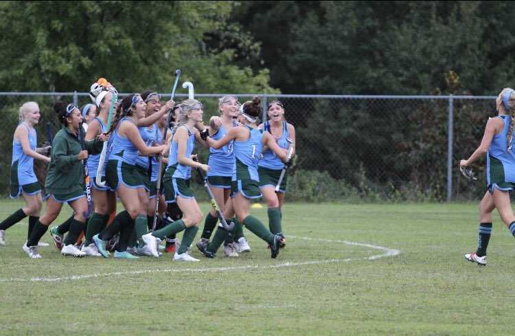 korarenee's tweet photo. #nationalfieldhockeyday love this sport and love these people<3 #fhockyeah #chickswithsticks #love https://t.co/PDcVtP9B9S