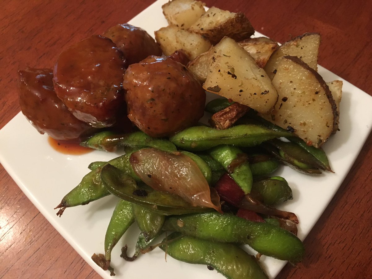 denisemose's tweet photo. Edamame Soy Beans, Roasted Herb Potatoes and BBQ Meatballs! #WeEatLight #ItsWhatsForDinner #Yum #OrganicStuff 🥔🍝🥗@FoodNetwork @ASA_Soybeans https://t.co/TjVIq8Rcdy