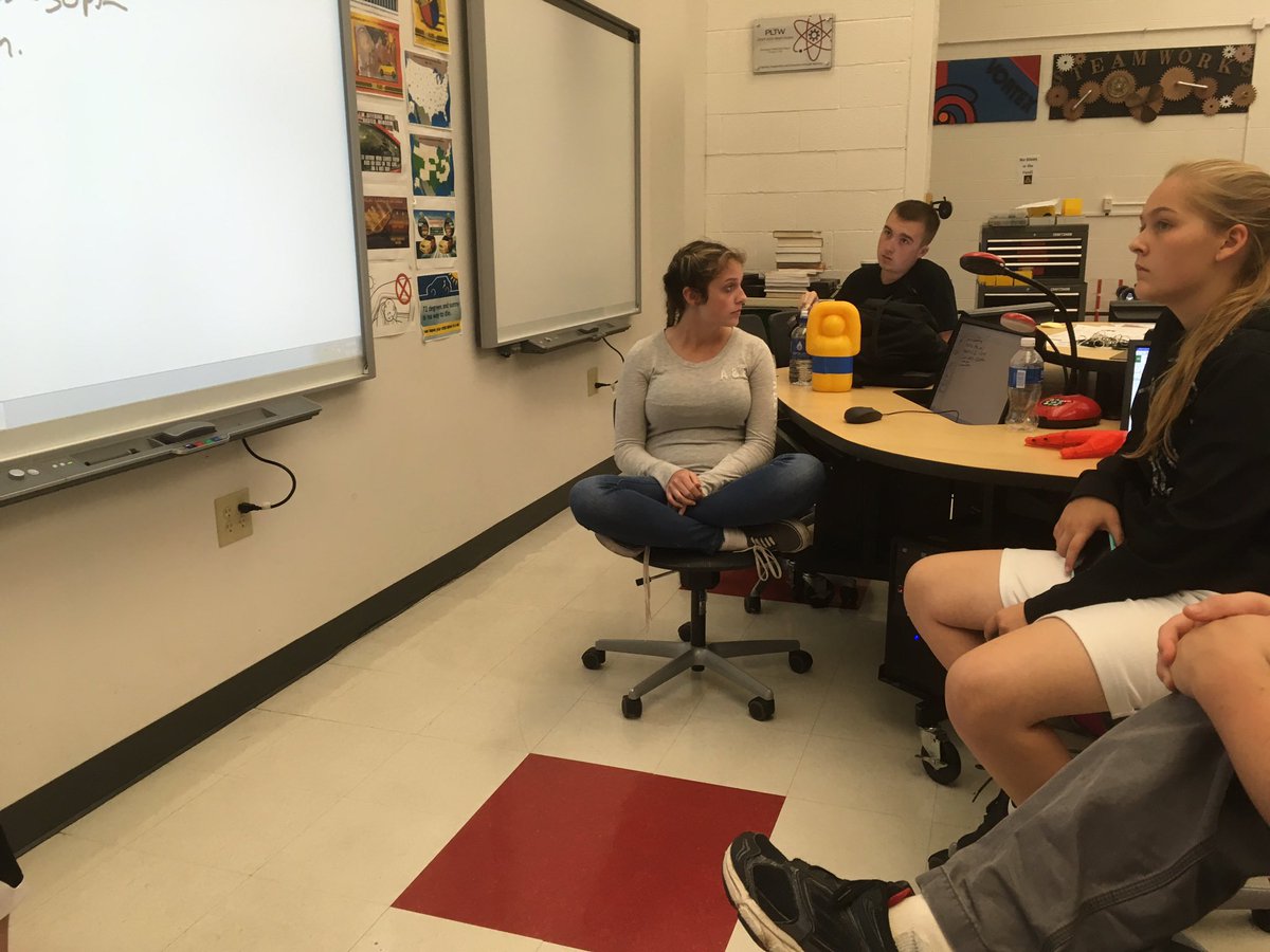 FTC_10547's tweet photo. Working out our goals for the 2017-2018 season! https://t.co/abVLqym6SO