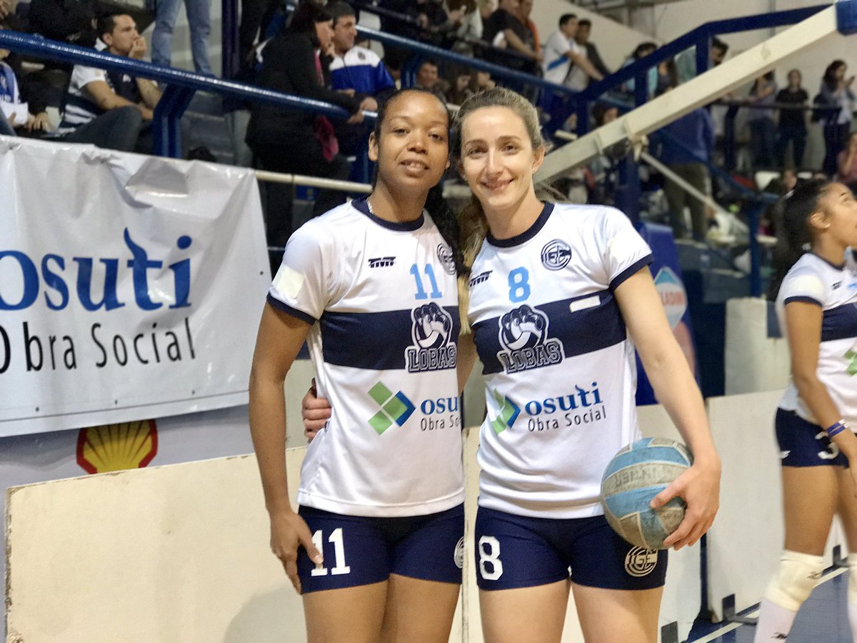 voleycge's tweet photo. #GELP 🏐 ¡Entrada en calor! Así esperamos el partido! #Capi #Ale11
Ya se viene: @LobasCGE vs Estudiantes
#VamosLobas https://t.co/NCebBB7Baf