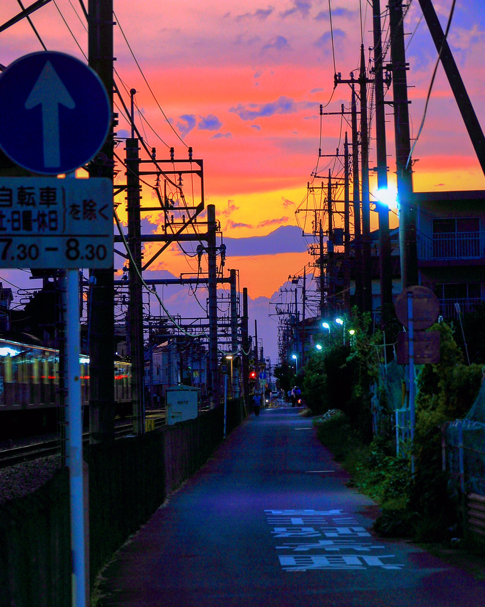 Lai 所沢市 昨日の夕日 通学路注意 写真好きな人と繋がりたい 夜景 写真撮ってる人と繋がりたい 空 ファインダー越しの私の世界 旅 秋 一眼レフ 撮影 夕焼け 日常 風景 旅行 カメラ 写真 夕日 東京カメラ部 景色 散歩