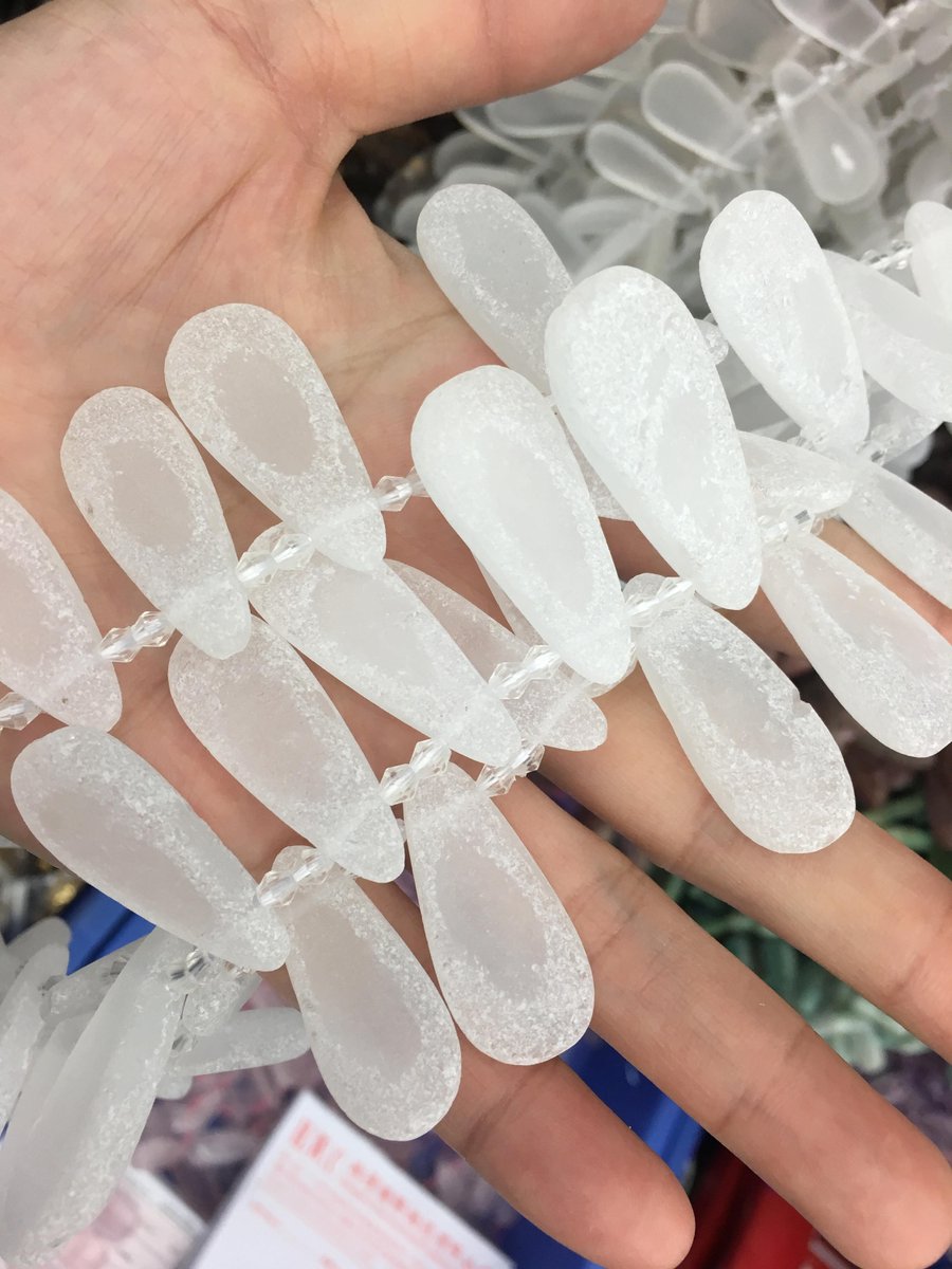 bsavailable's tweet image. 29-32mm natural matt rock crystal top drilled beads tuppu.net/ed6449f4 #Etsy #NaturalApatite