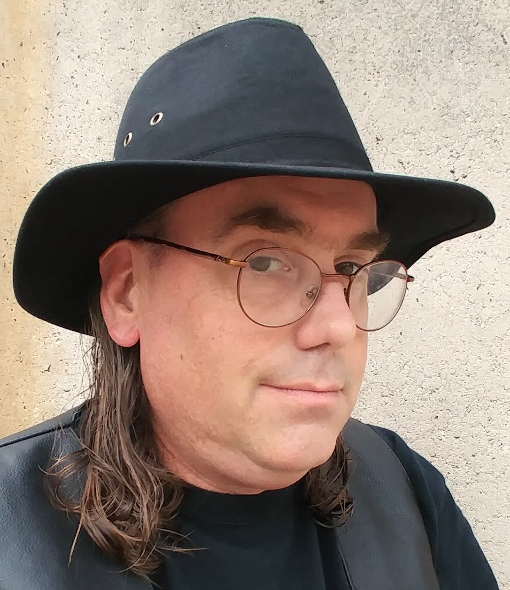 New hat!

#SplendorlandUSA
#MountManifold