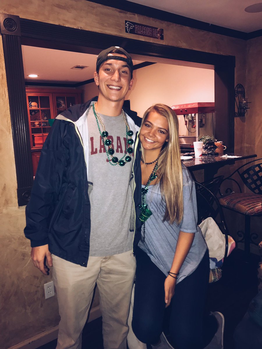Emma_Scharnell's tweet photo. happy birthday freak!!!!! blockeh,,, i love you and miss you 😫 have an awesome day. see ya next weekend ‼️‼️😙 @BlakeHardee #hardballs https://t.co/B48MbJ8oSL