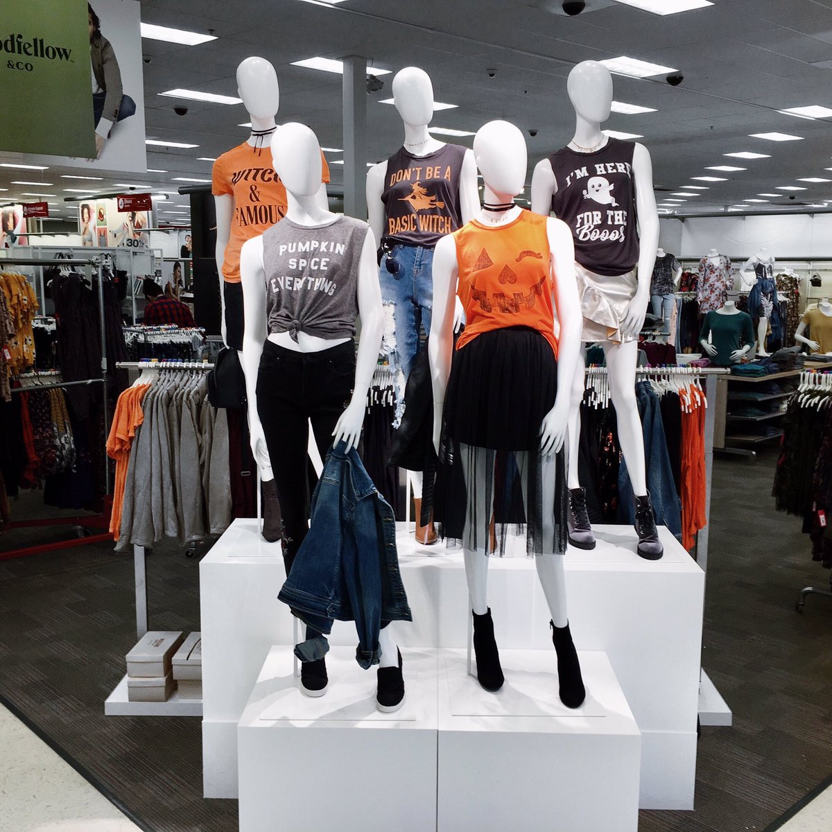 NikkiRappp's tweet photo. Halloween is here @Target2151 ! 🖤☠️🎃 #vmtlstyle #vmtl #halloween #targetstyle https://t.co/KFPuOTinaf