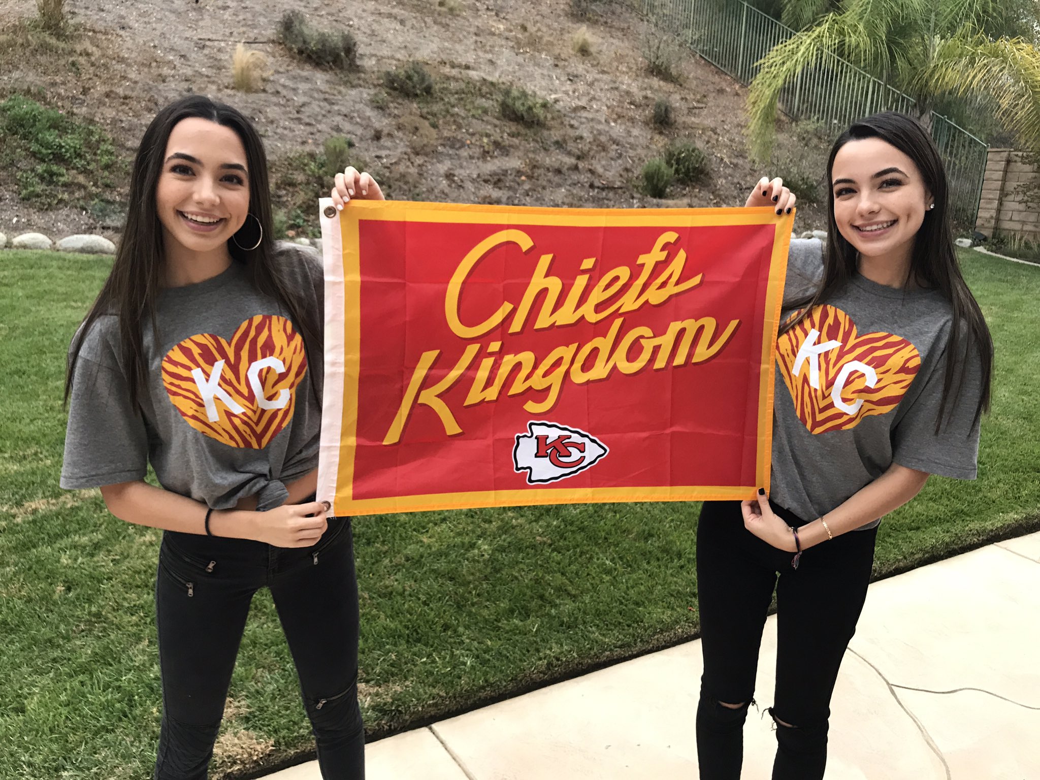 Merrell Twins on Twitter: "Supporting the @Chiefs #RedFriday proceeds of the commemorative flag go to the Ronald McDonald House Charities of KC! #chiefskingdom 🏈 https://t.co/Dur0jNdWqI" / Twitter