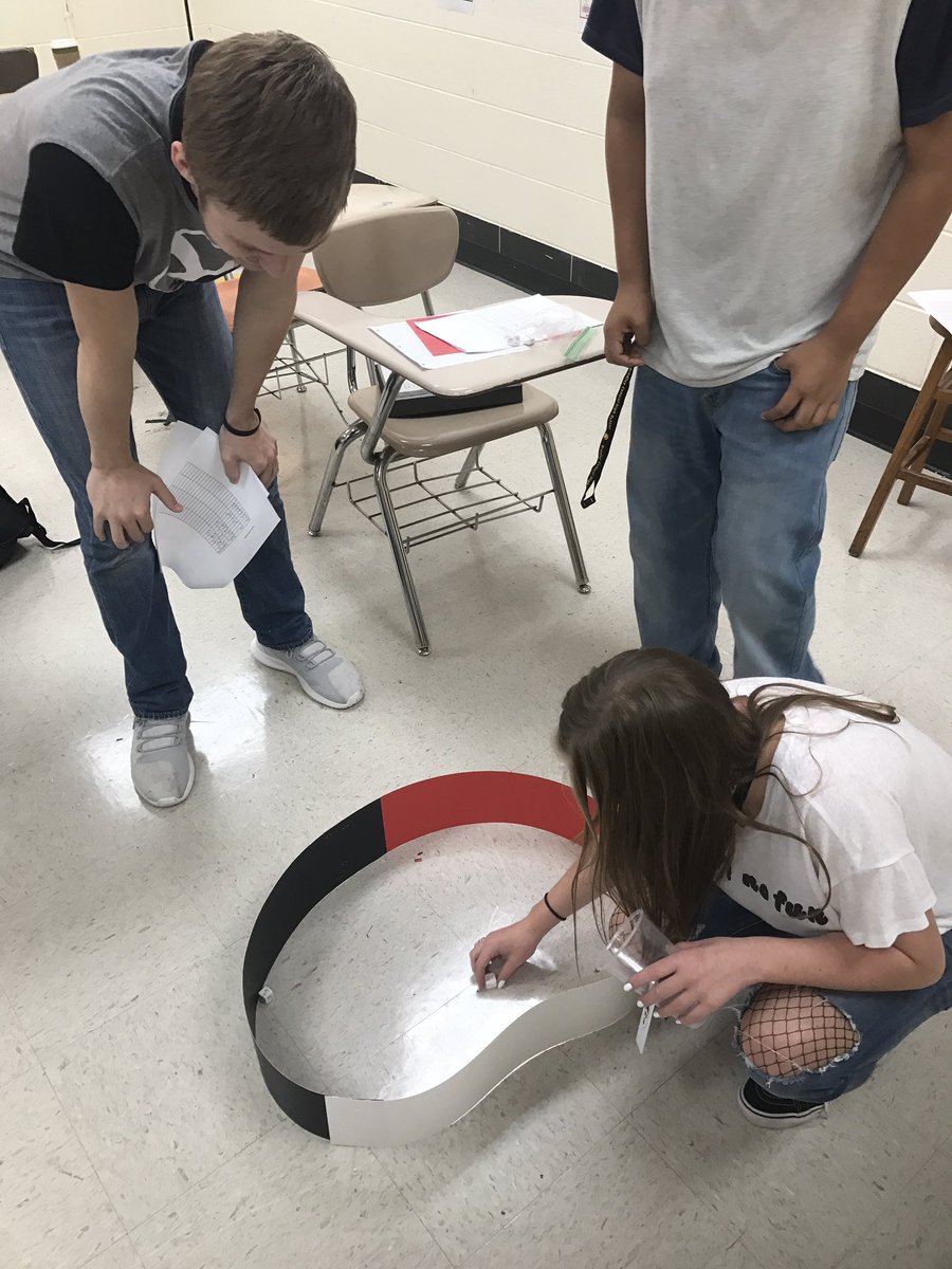 TheLackeyLab's tweet photo. Playing dice and learning about oxidation states and ionic bonding. It may start making sense after all. #thecentralscience #bradleybears https://t.co/BU5IQ4Eqxp