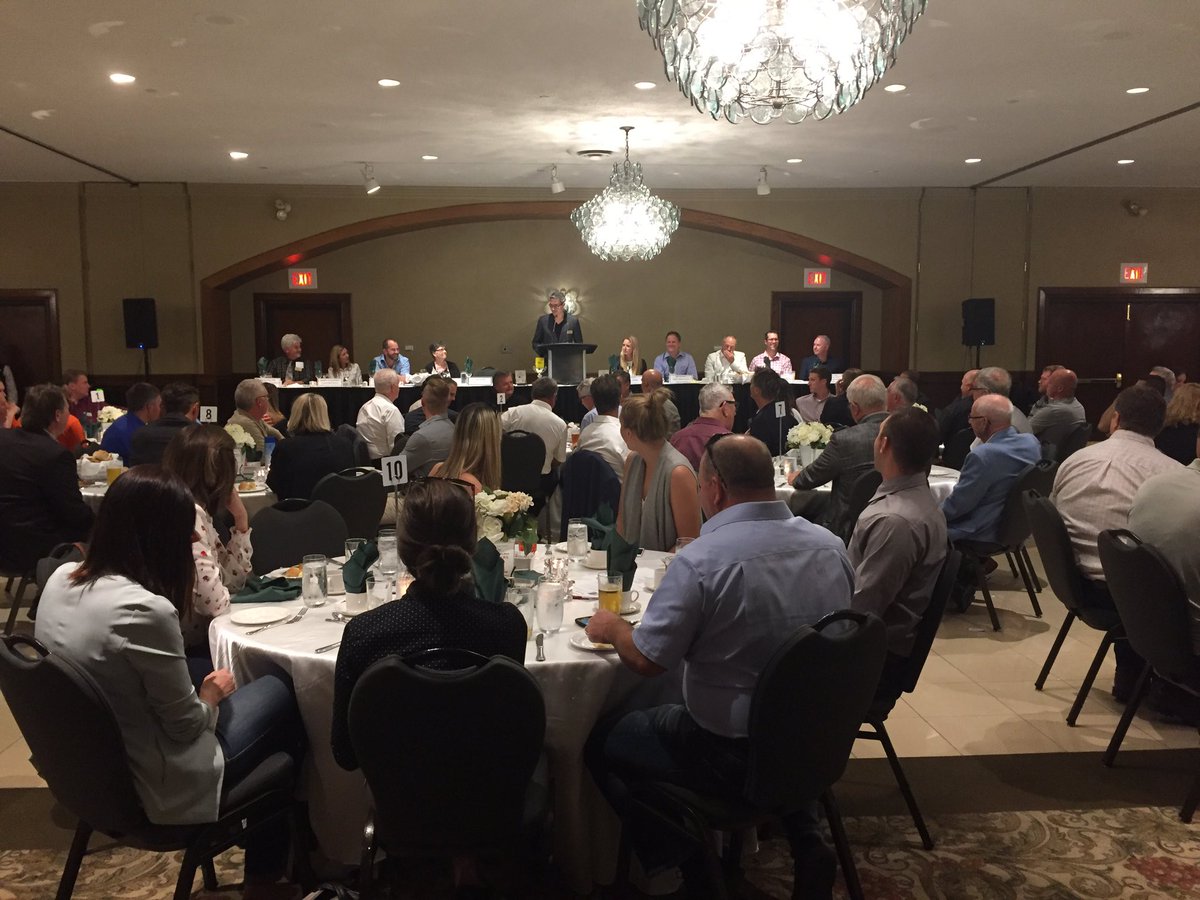 LHBA_'s tweet photo. A night of games to support @businesscares @LondonFoodBank1 #LHBAThrowbackThursday #Happy65thLHBA #LHBA65 https://t.co/9ds34Paq9z