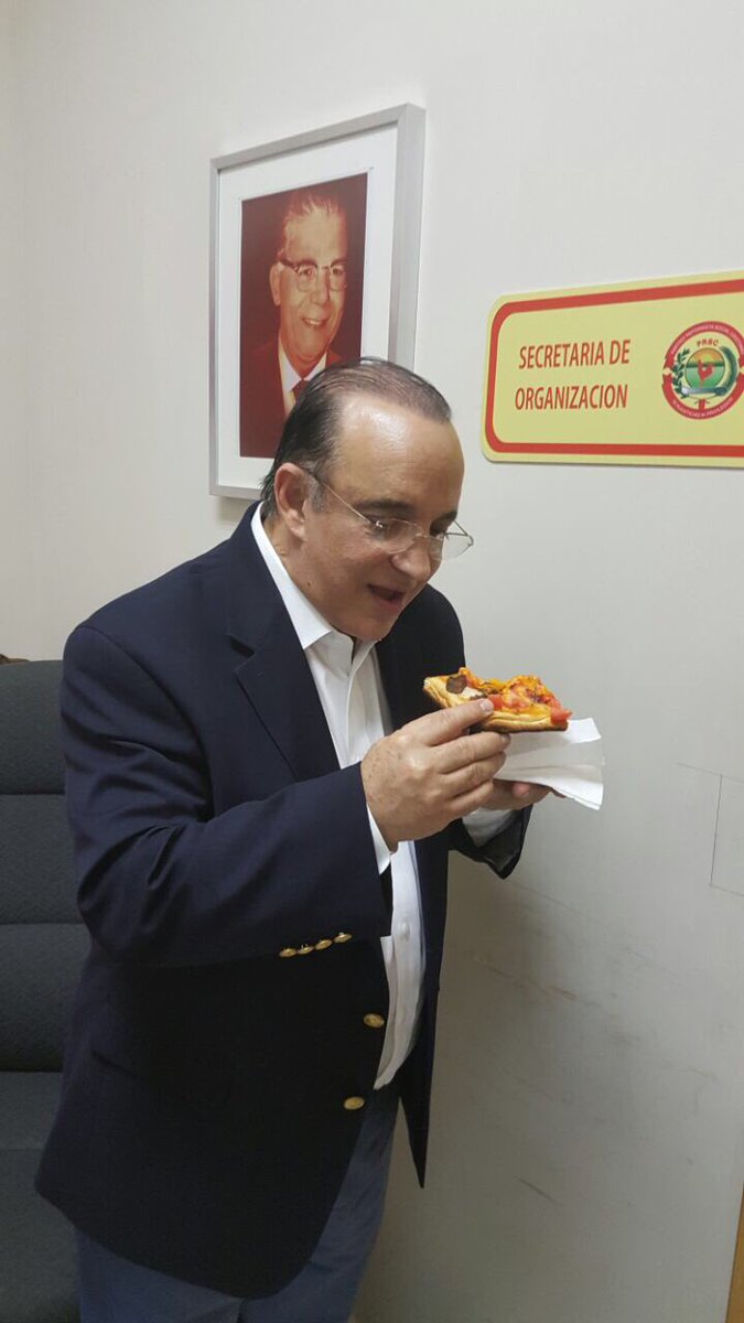 QuiqueAntun's tweet photo. En mi tarea. Cumpliendo mi responsabilidad de que todo marche como Dios manda. #AsambleaPRSCTeoCruz https://t.co/PGZWTfv4mR